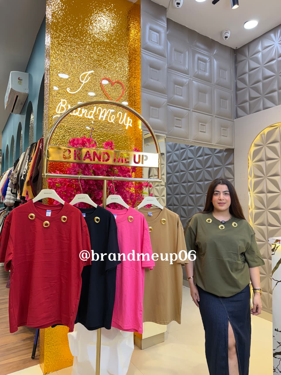 COTTON T-SHIRT WITH GOLDEN BROOCH (TEE-182)