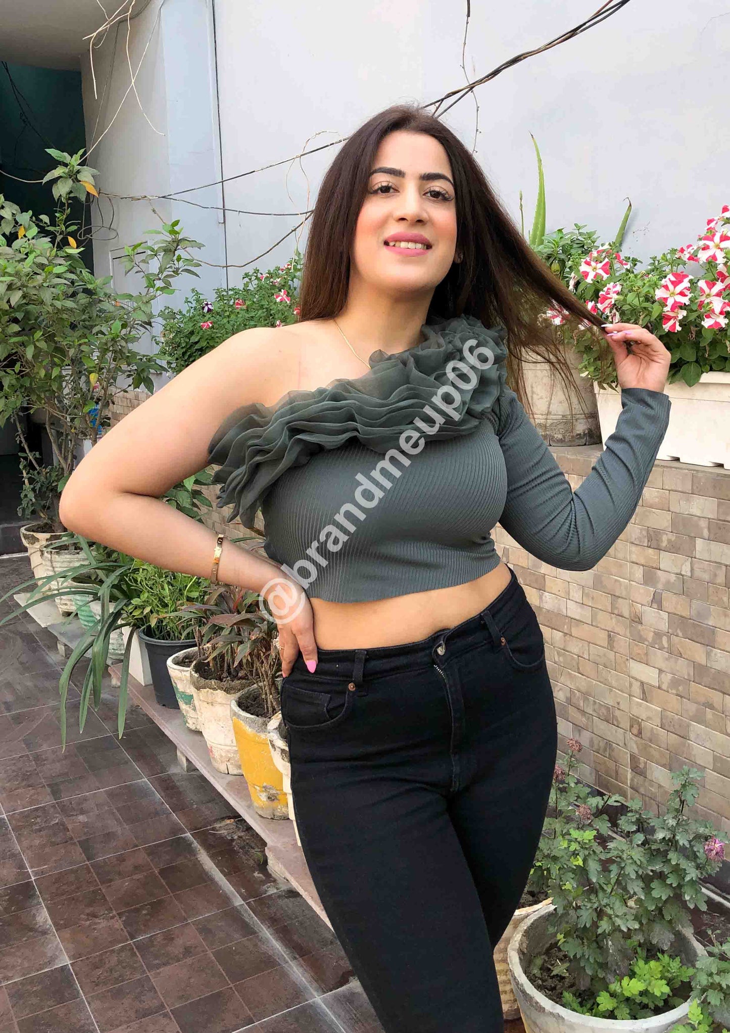 One Side Frill Crop Top