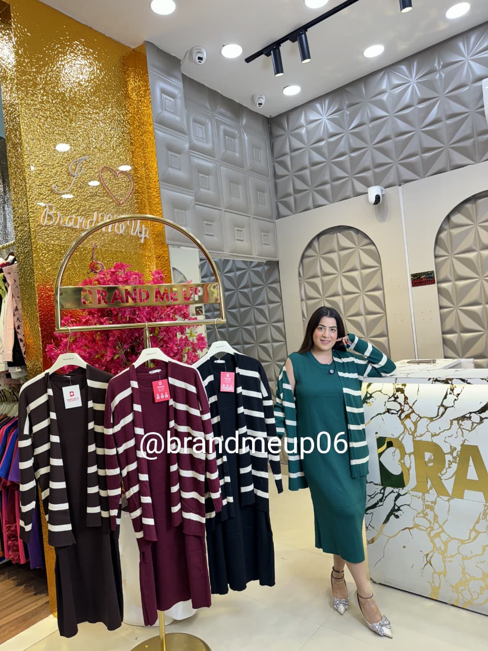 WOOLEN DRESS WHITE STRIPE SHRUG (IMP-520)