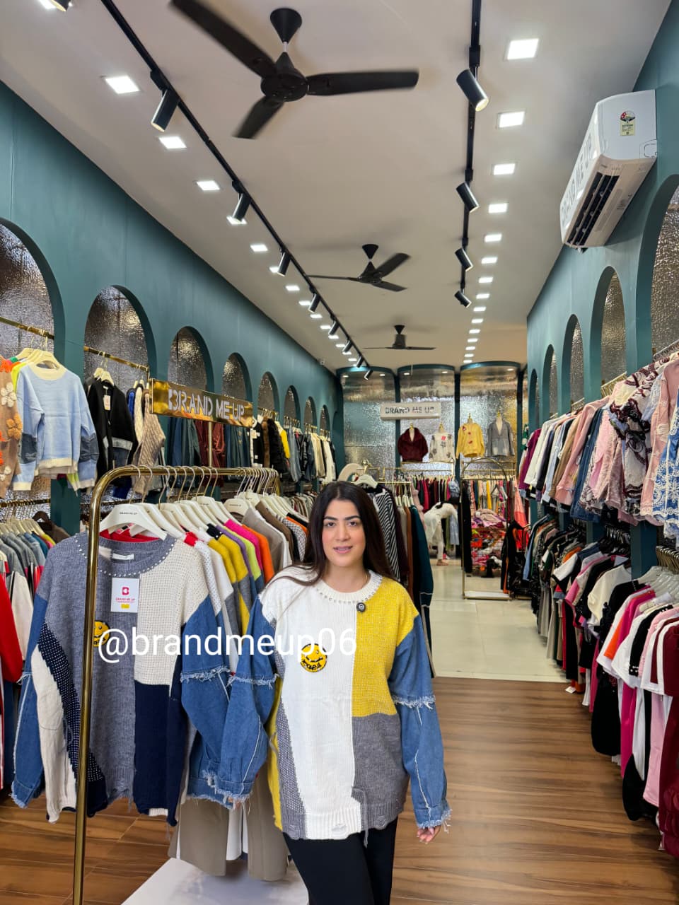 WOOLEN RHINESTONE TOP (IMP-547)