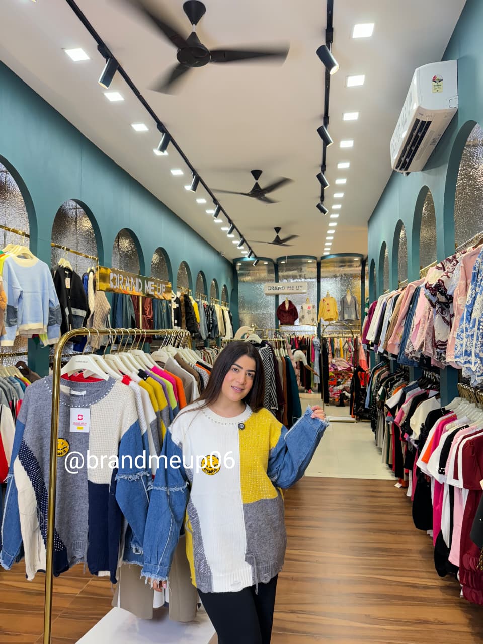 WOOLEN RHINESTONE TOP (IMP-547)