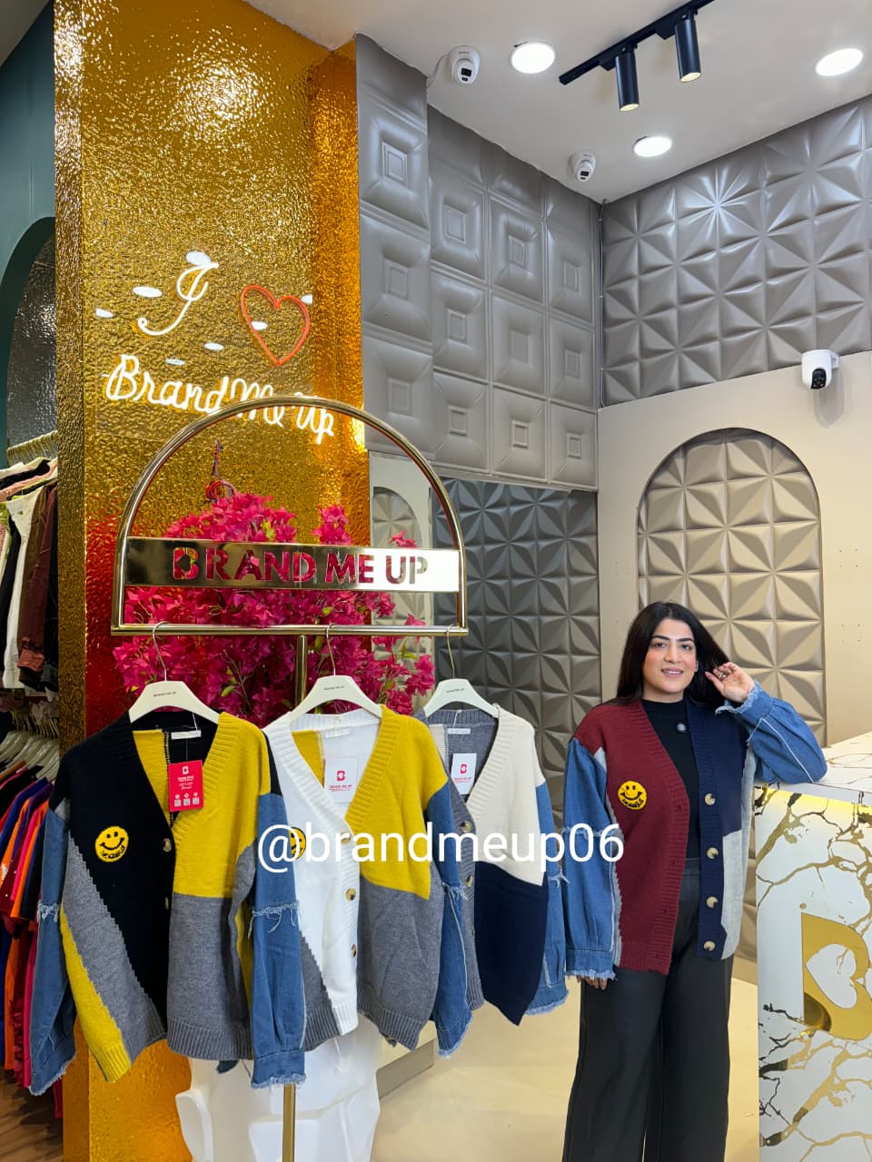 WOOLEN SMILEY CARDIGAN (IMP-554)