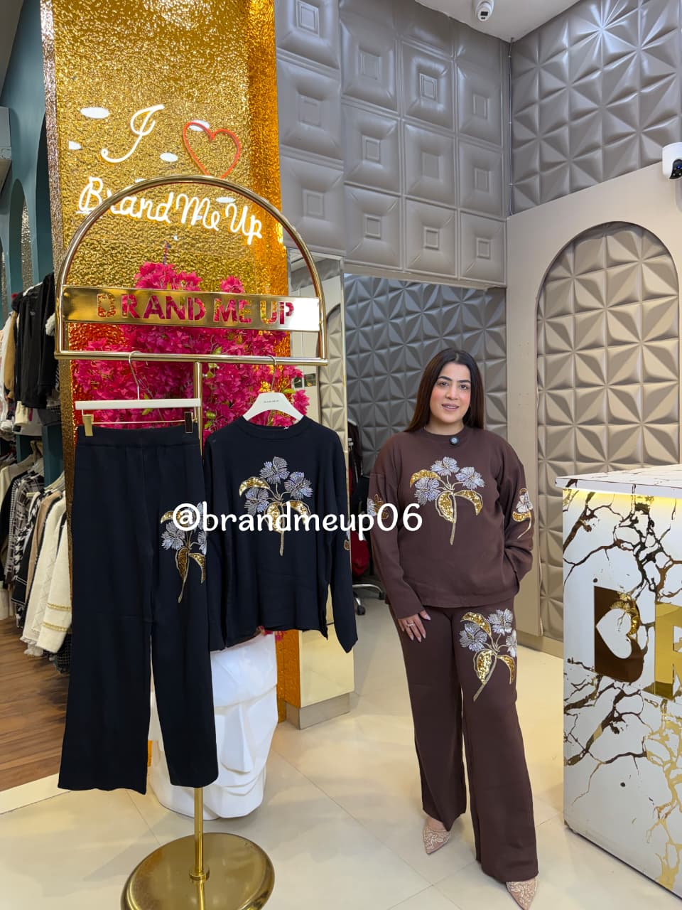 WOOLEN FLOWER GOLDEN SEQUENCE CORD WITH POCKETS (IMP-612)