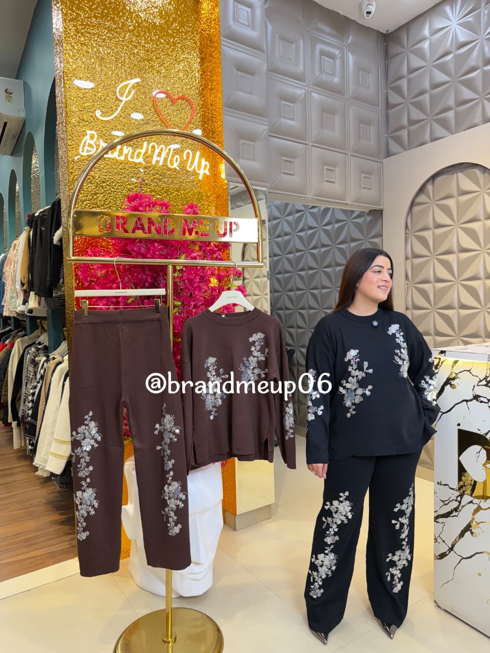 WOOLEN LONG FLOWER SEQUENCE CORD WITH POCKETS (IMP-613)