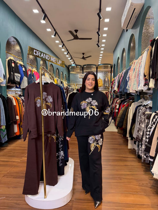 WOOLEN FLOWER GOLDEN SEQUENCE CORD WITH POCKETS (IMP-612)