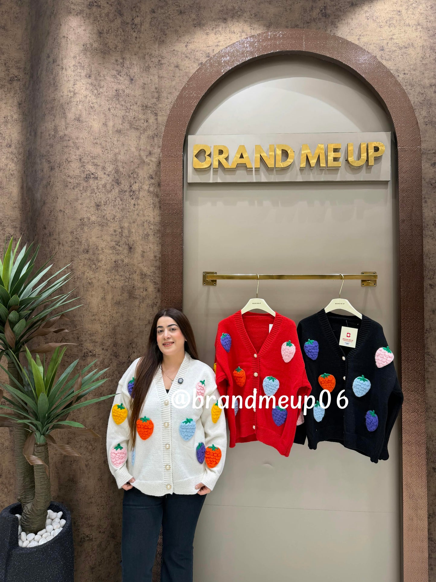 STRAWBERRY CARDIGAN (IMP-694) 5 BUTTONS