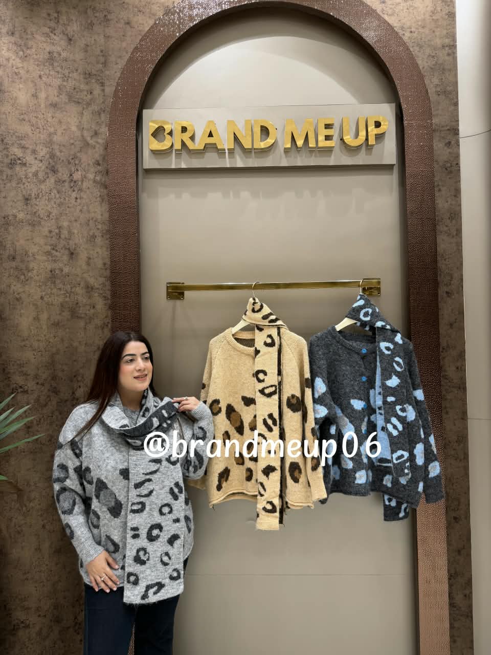CHEETAH SWEATER WITH STOLE (IMP-665)