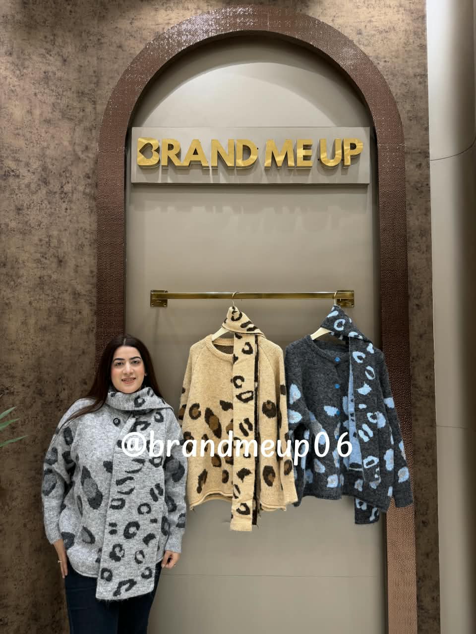 CHEETAH SWEATER WITH STOLE (IMP-665)