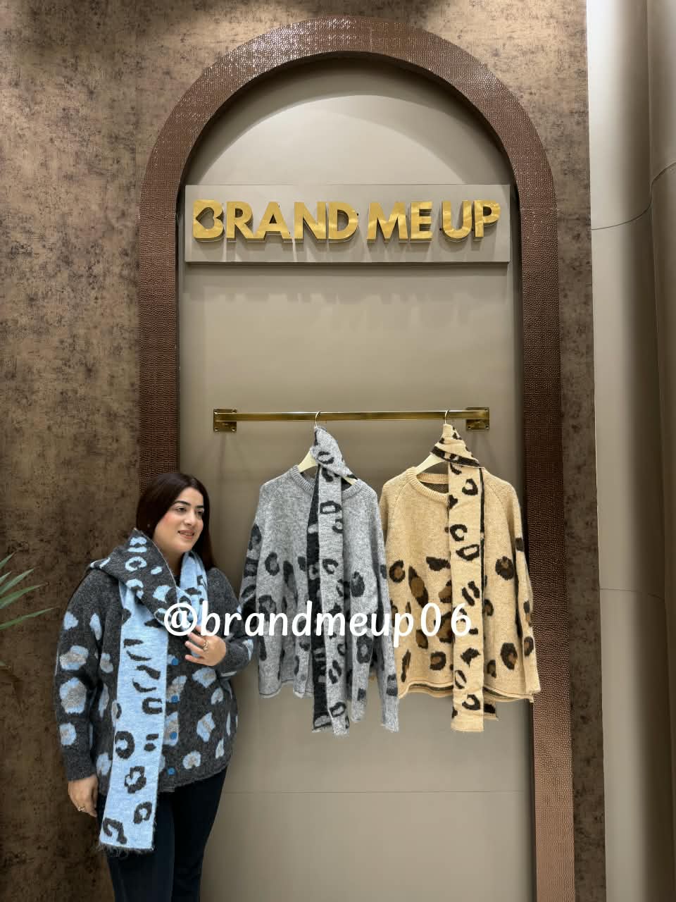 CHEETAH SWEATER WITH STOLE (IMP-665)