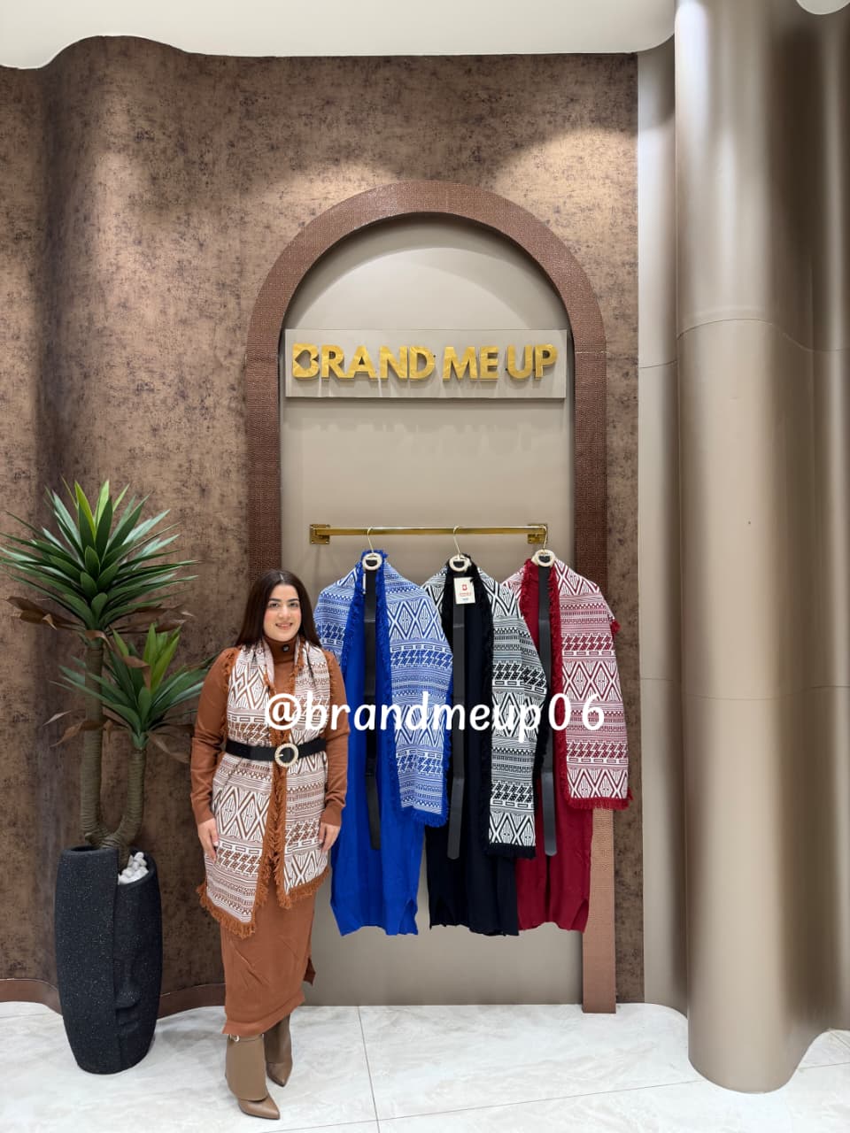 WOOLEN DESIGNER STOLE WITH BELT (IMP-668)