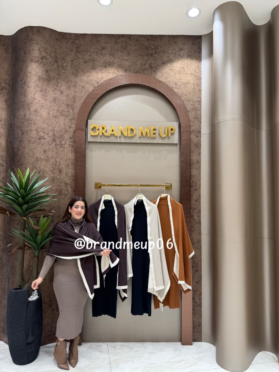 WOOLEN DRESS WITH REVERSIBLE SHAWL (IMP-657)
