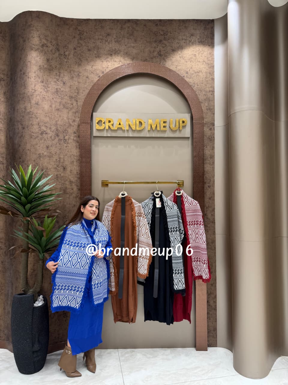 WOOLEN DESIGNER STOLE WITH BELT (IMP-668)