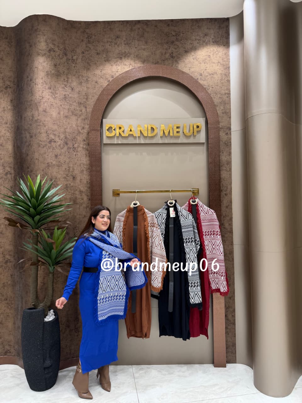 WOOLEN DESIGNER STOLE WITH BELT (IMP-668)