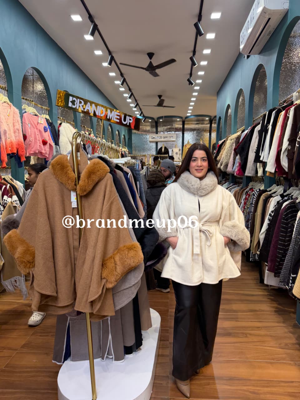 Plain Fur Ponchu (IMP-352)