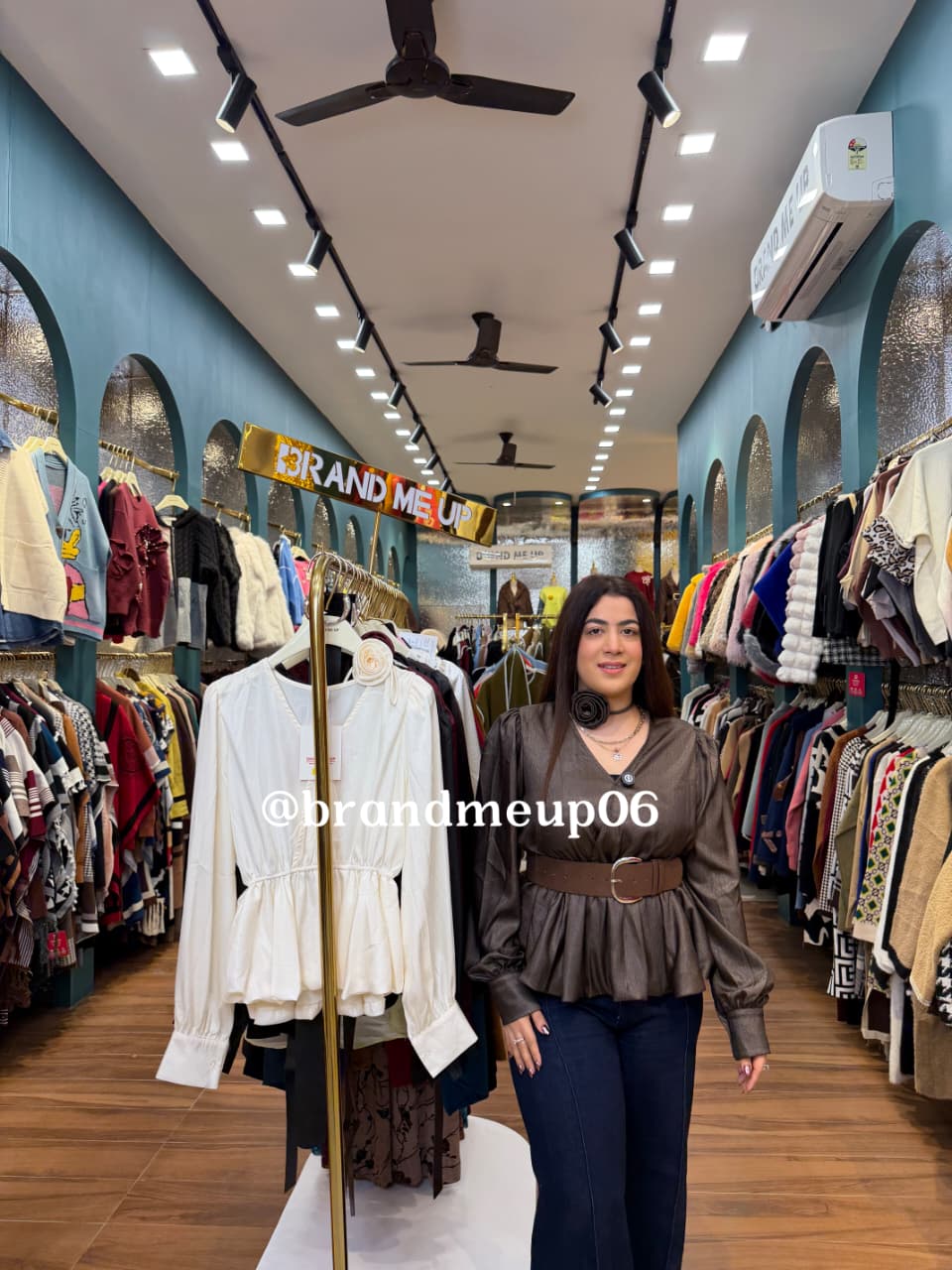 IMPORTED TOP WITH ROSE NECK WITH BELT  (PRM-770)